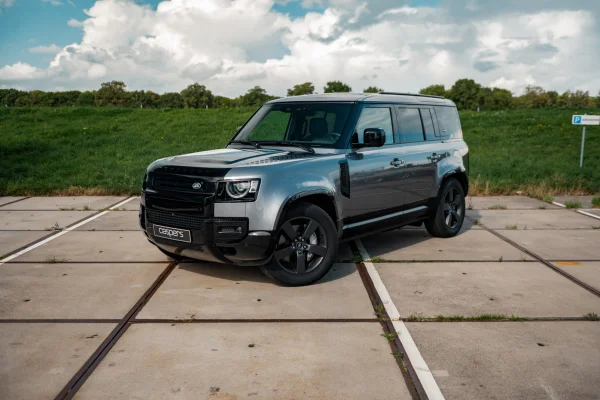 hoofdafbeelding Land Rover Defender 110 P400e uit 2024