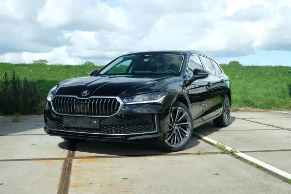 hoofdafbeelding Skoda Superb Combi Plug-in Hybrid uit 2024